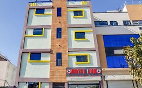 Hotel Lux Indore 2*